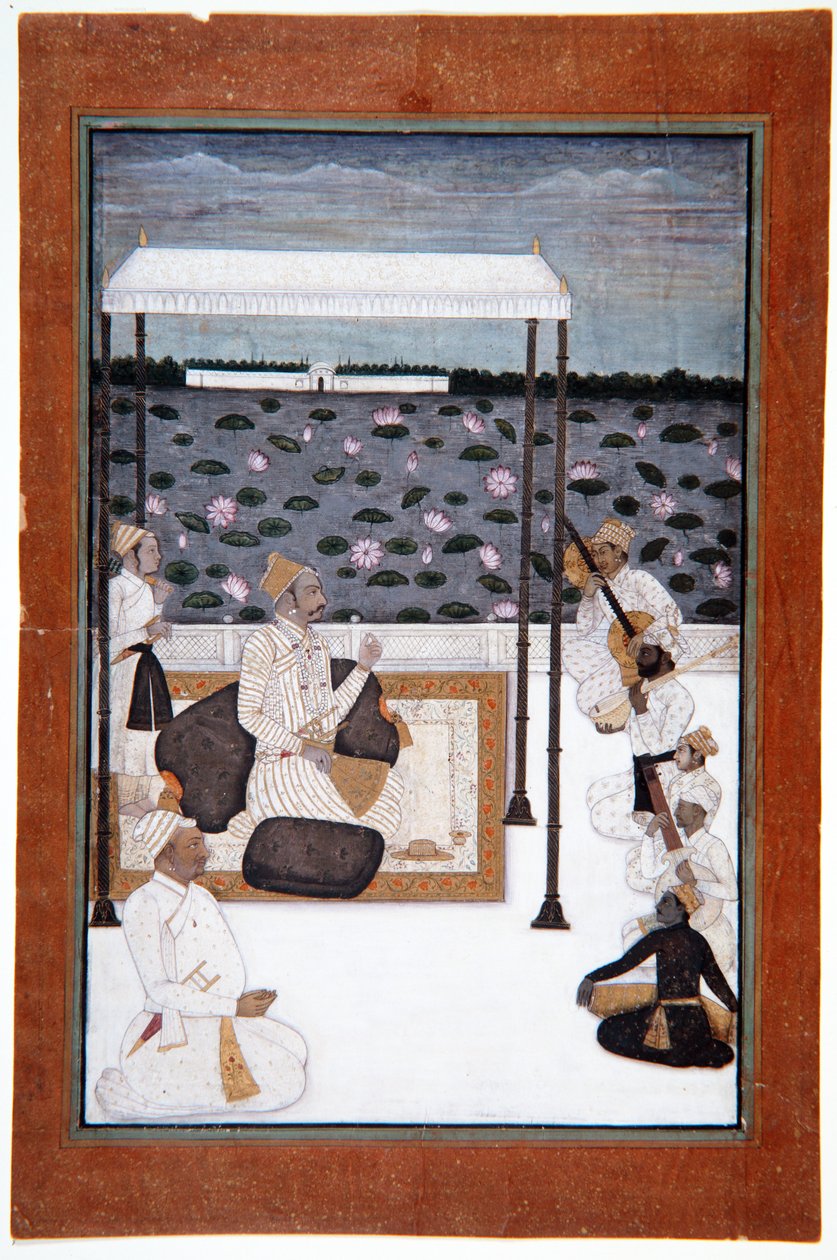 أحد النبلاء يستمع إلى الموسيقى تحت مظلة على شرفة بجانب بحيرة ، c.1680 (مرحاض غير شفاف وذهب على ورق) بواسطة المدرسة الهندية