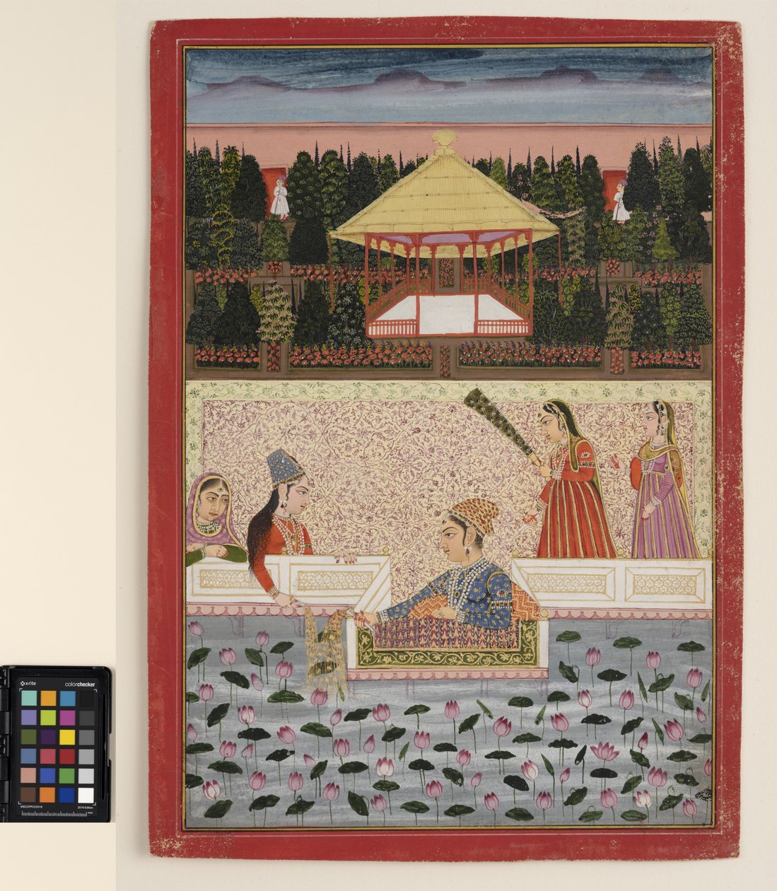 أمير وأميرة يلعبان بالألوان المضيئة بجانب بركة اللوتس ، حوالي عام 1760 (ألوان مائية غير شفافة وذهبية على ورق) بواسطة المدرسة الهندية