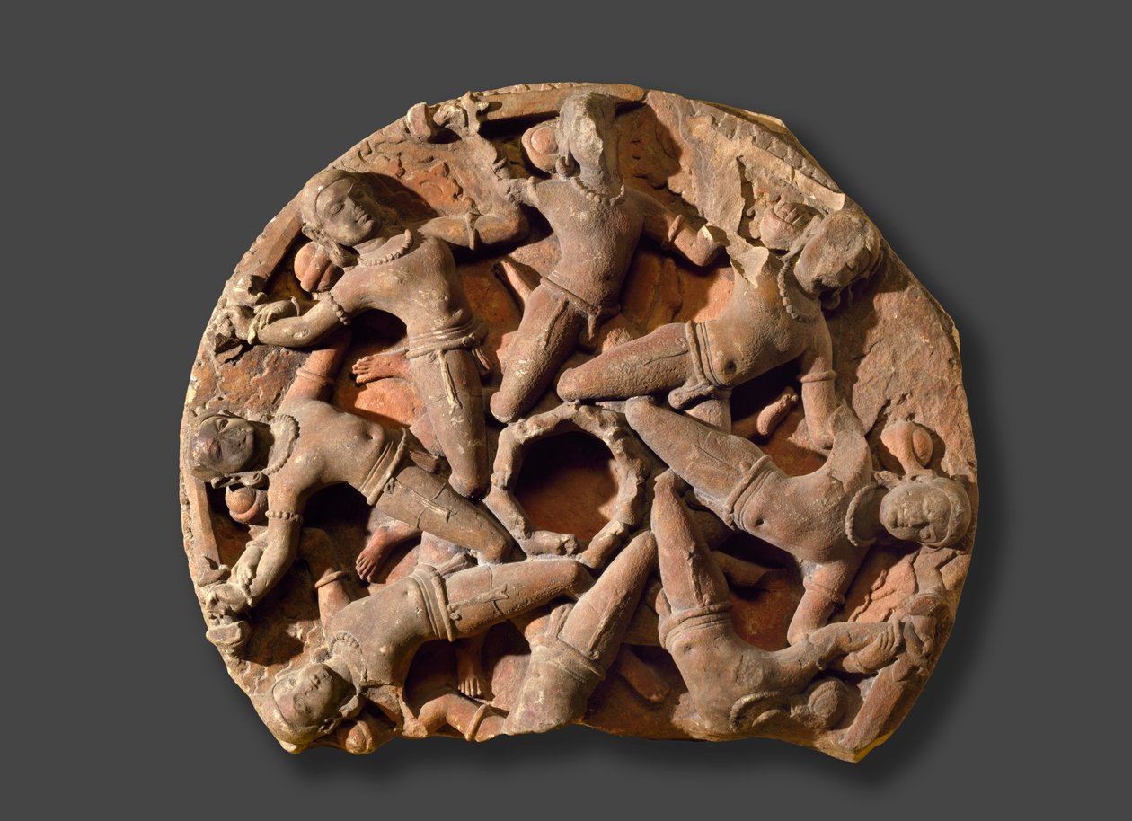 جولة سقف مع ثمانية محاربين مسلحين مترابطين ، جنوب راجستان ، (الحجر الرملي) بواسطة المدرسة الهندية