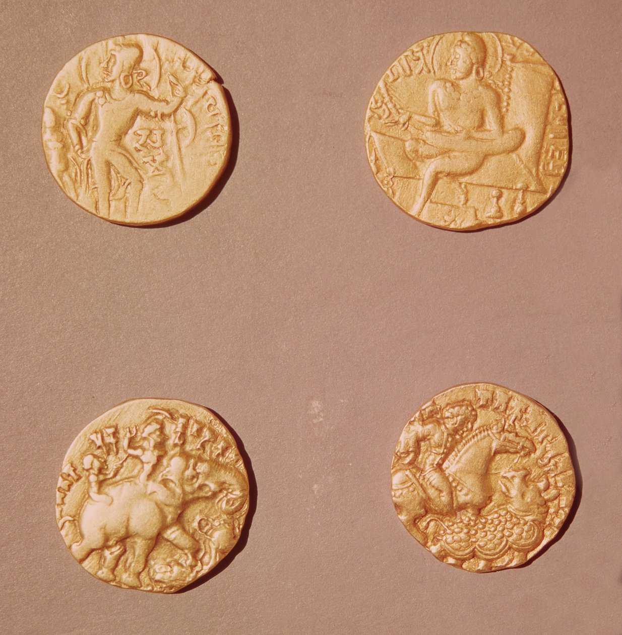دينار سامودراجوبتا (335-375) وكومارجوبتا 1 (415-454) (ذهبي) بواسطة المدرسة الهندية