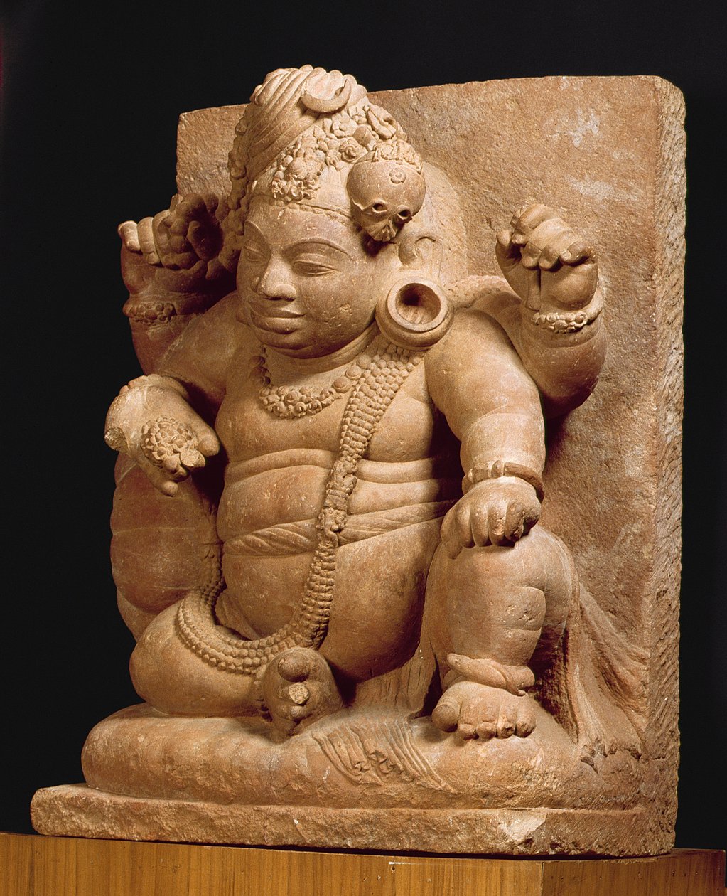 شكل سيفا مثل Vamana ، Mansar Maharashtra (الحجر الرملي الأحمر) بواسطة المدرسة الهندية