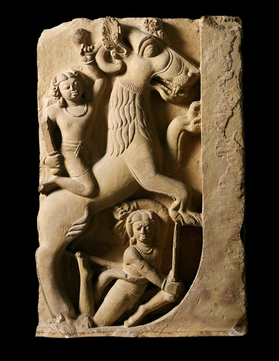 الفن الهندي: غريفون مع اثنين من المحاربين. سلالة جوبتا (320-600 م) من ساراناث. بواسطة المدرسة الهندية