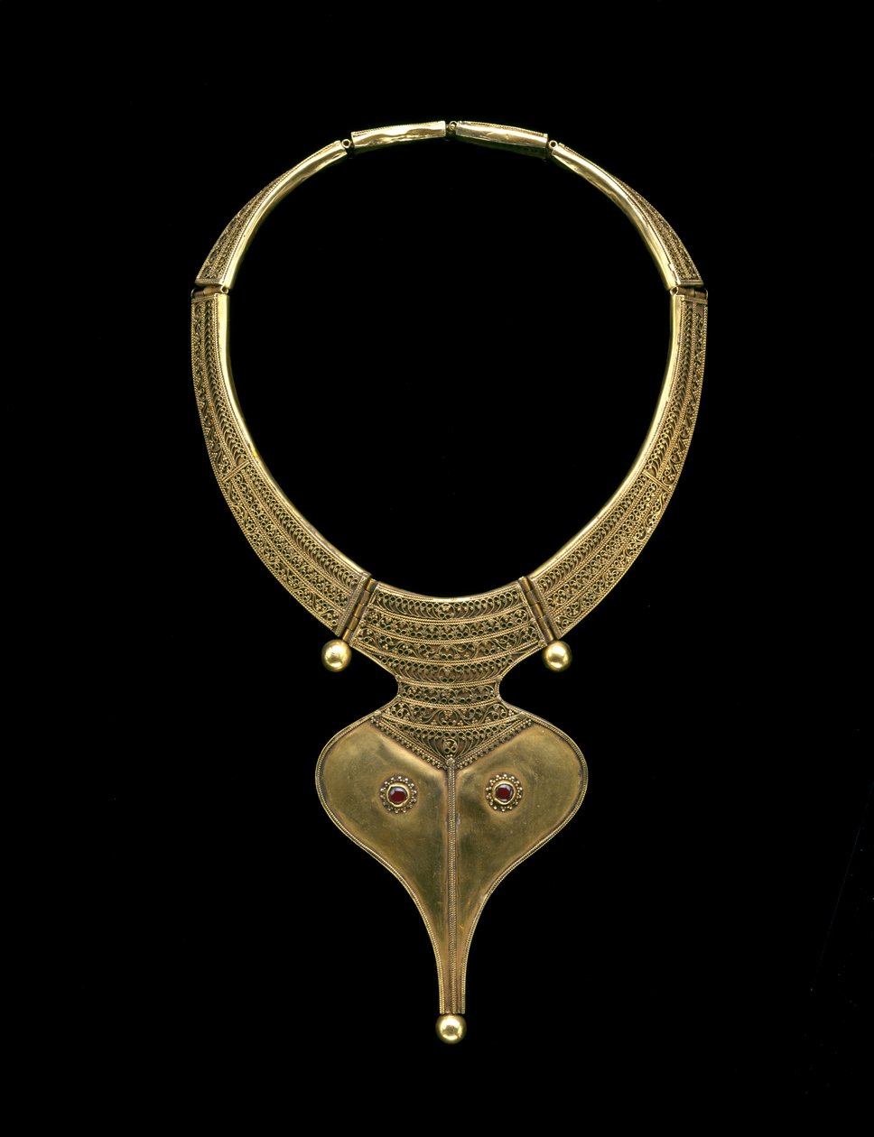 Necklace (gold and red stones) بواسطة المدرسة الهندية
