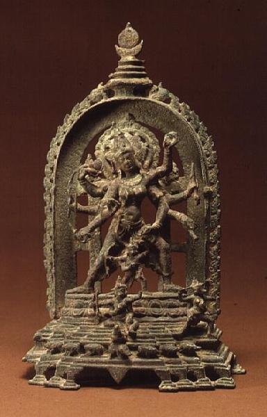Tirthankara Parsvanatha و Maitraka و Akota و Gujarat (برونزية) بواسطة المدرسة الهندية