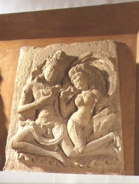 Visvarupa Vishnu في Cosmic Glory ، Shamlaji ، غوجارات (حجر) بواسطة المدرسة الهندية