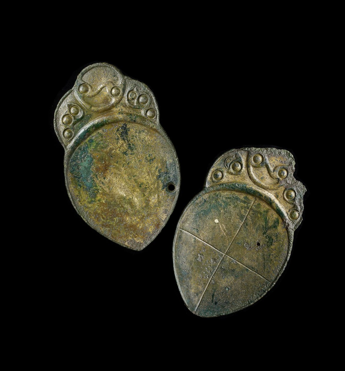 زوج من الملاعق مع زخرفة مصبوبة ، من موقع في Penbryn ، Ceredigion ، ويلز ، العصر الحديدي (الحديد الزهر) بواسطة العصر الحديدي