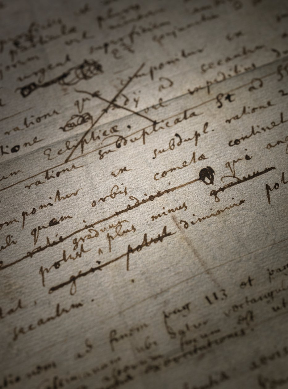 صفحتان من المراجعات على Principia Mathematica بواسطة إسحاق نيوتن