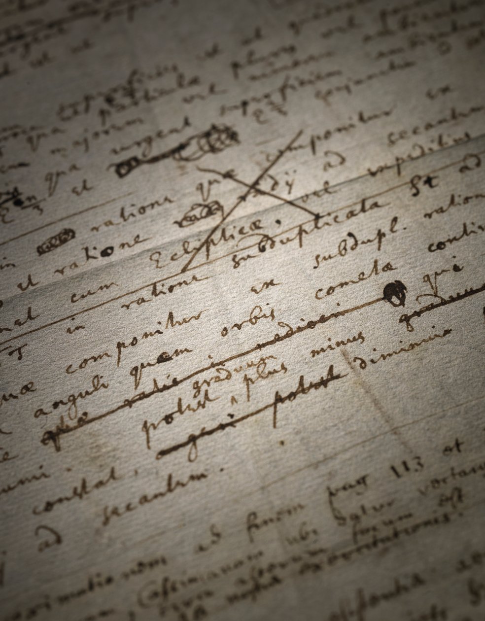 صفحتان من المراجعات على Principia Mathematica بواسطة إسحاق نيوتن