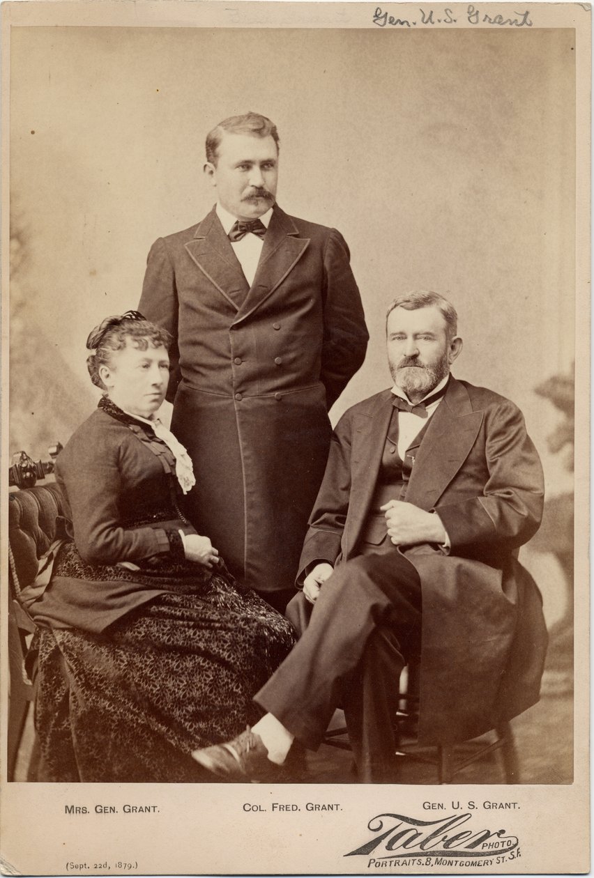 جوليا تي (دنت) منحة (1826-1902) ؛ يوليسيس سيمبسون جرانت (1822-1885) ، جنرال جيش الاتحاد ، الرئيس الثامن عشر للولايات المتحدة ؛ العقيد فريدريك دنت غرانت (1850-1912) (صورة زخرفية) بواسطة اشعياء تابر