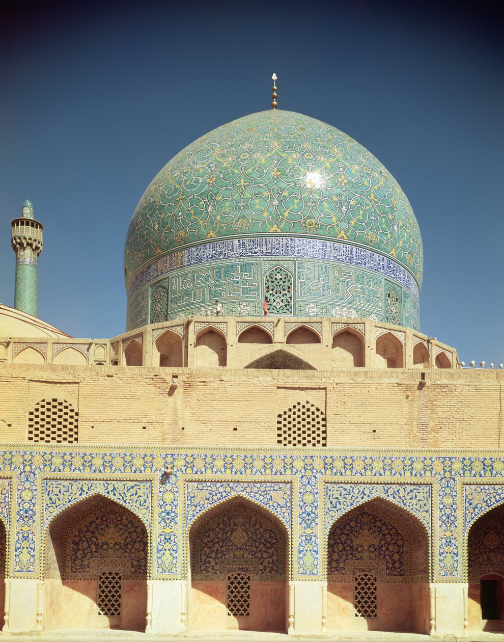 حوض وإيوان الجنوبي 1612-37 بواسطة مدرسة إسلامية