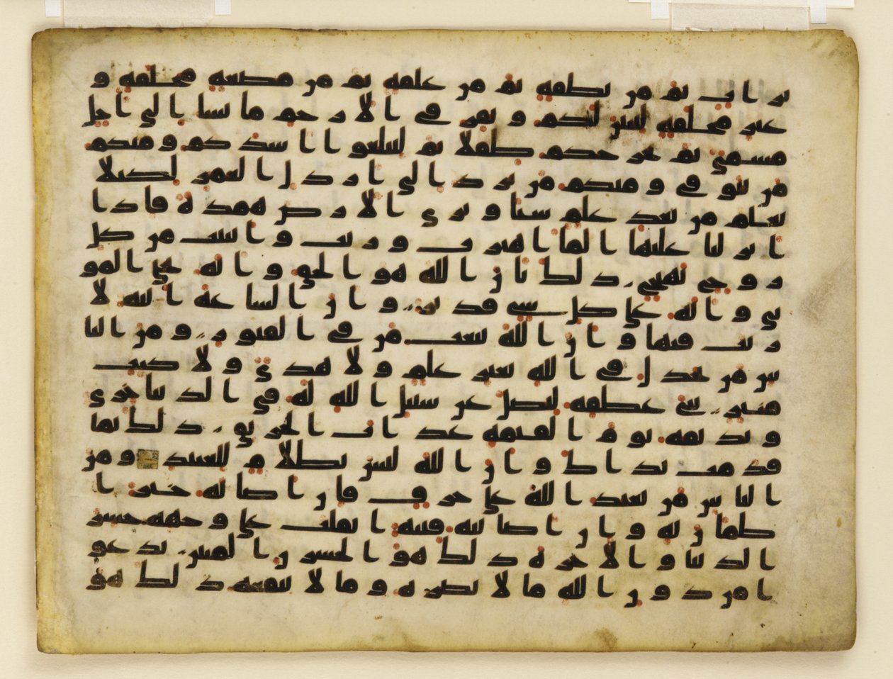 ظهر F1929.71 ، ورقة من مصحف ، الشرق الأدنى أو شمال إفريقيا (حبر وذهب ولون على ورق برشمان) بواسطة مدرسة إسلامية