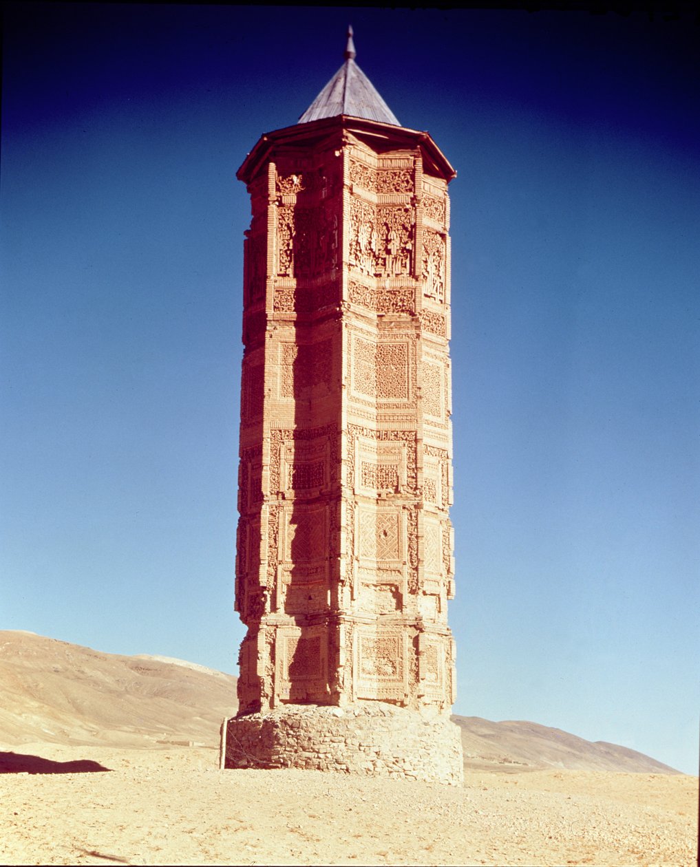 مئذنة مشود الثالث (1089-1115) بواسطة مدرسة إسلامية