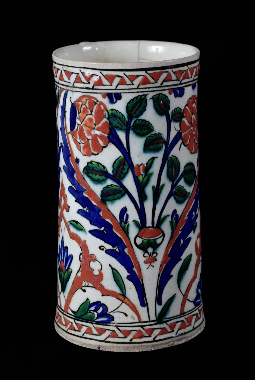 حلة بزخارف نباتية ، Iznik (سيراميك) بواسطة مدرسة إسلامية