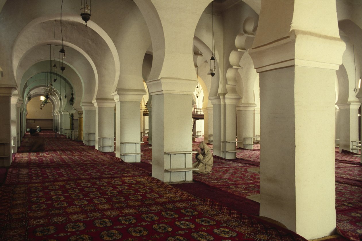 قاعة الصلاة بالجامع الكبير بواسطة مدرسة إسلامية