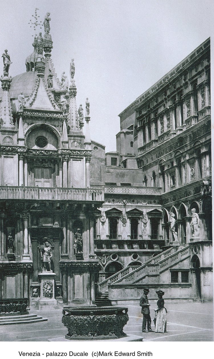Palazzo Ducale و Scala dei Giganti بواسطة مصور إيطالي