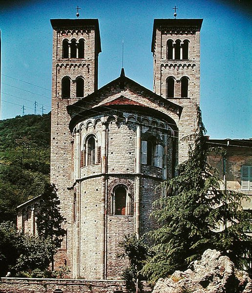 كنيسة سانت أبونديو بواسطة المدرسة الايطالية