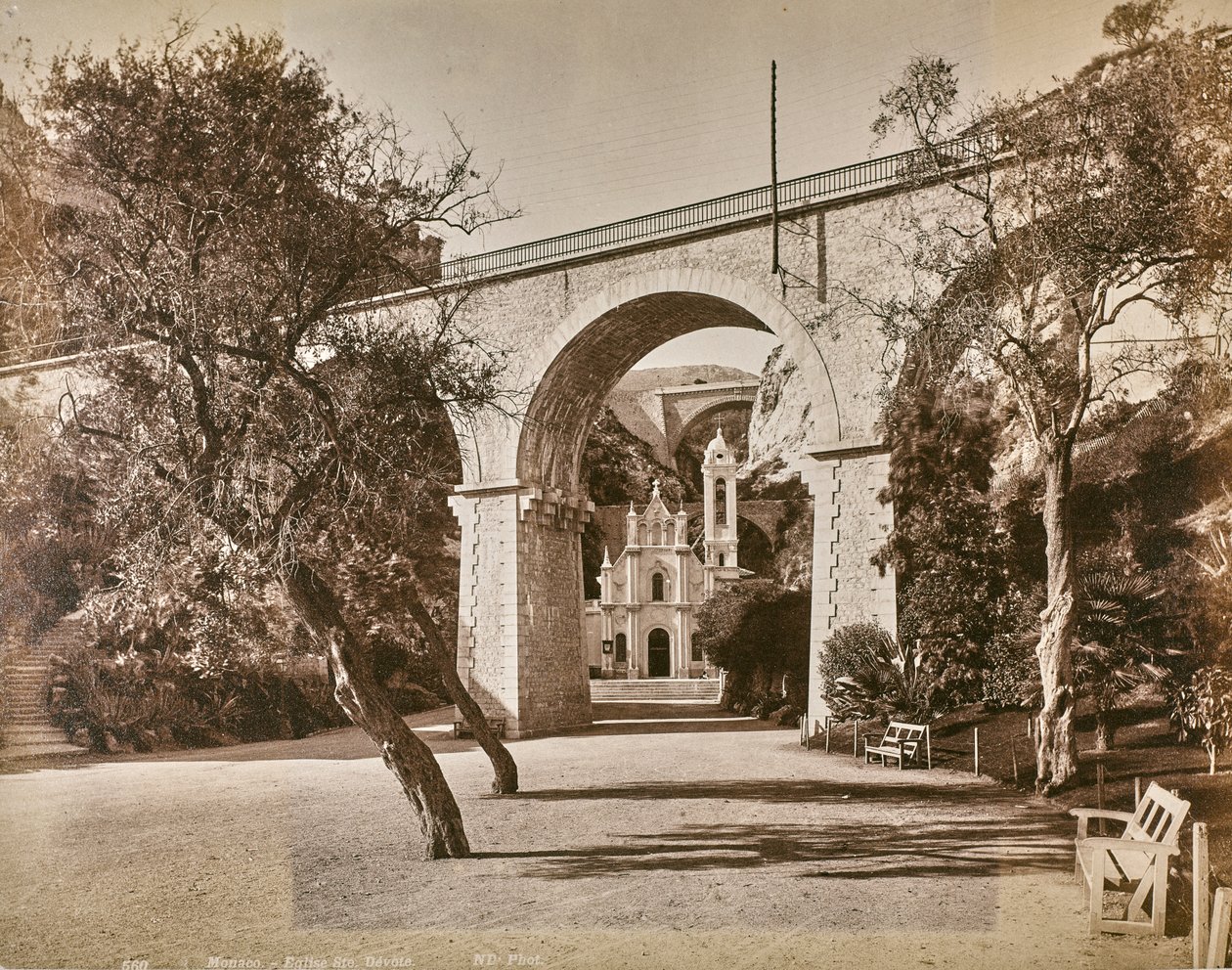 ألبوم "Genoa and Pisa": Chapel Sainte Dévote in Monaco، c.1880-90 (b / w photo) بواسطة مصور إيطالي