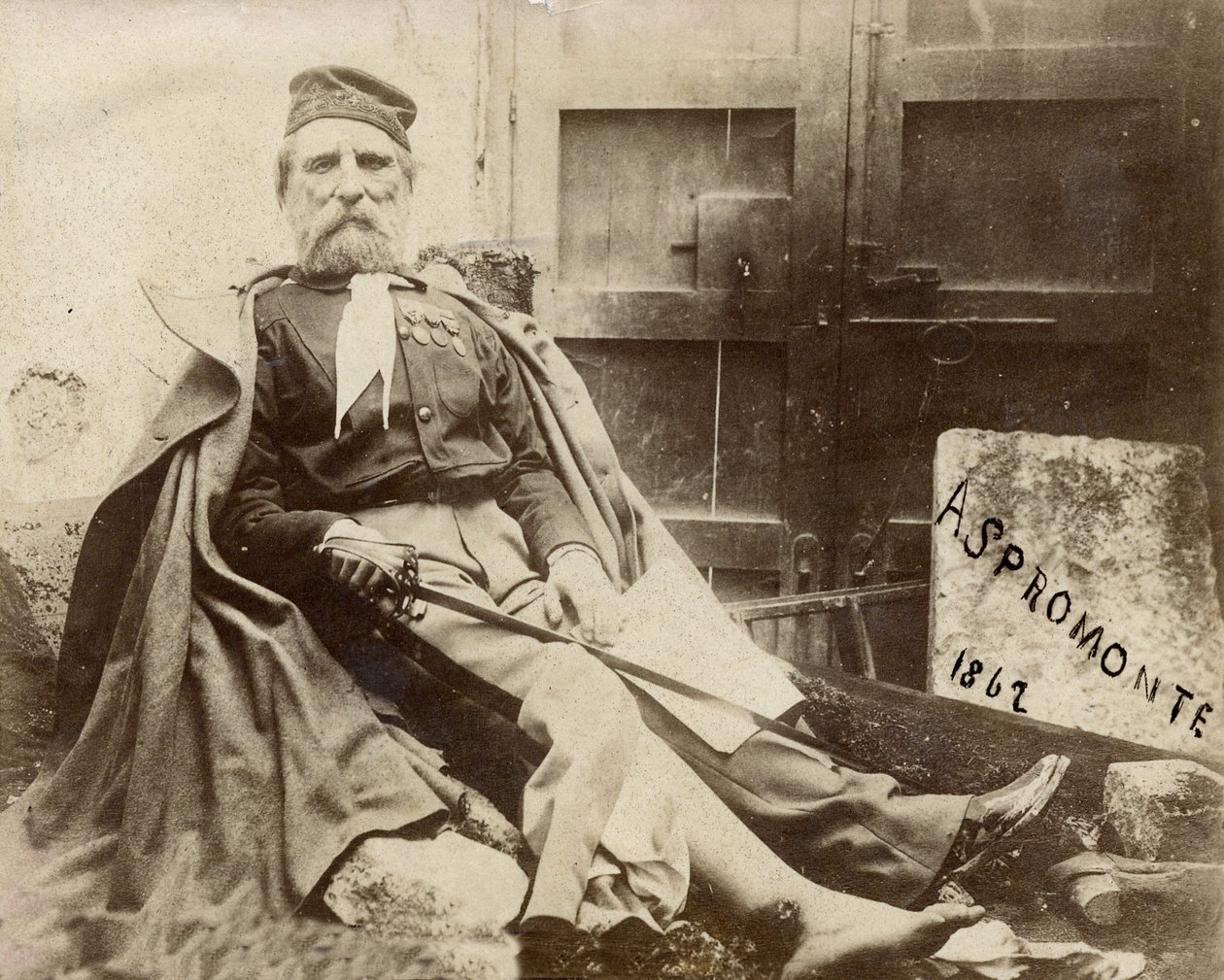 جوزيبي غاريبالدي في أسبرومونتي ، أصيب في ساقه عام 1862 بواسطة مصور إيطالي