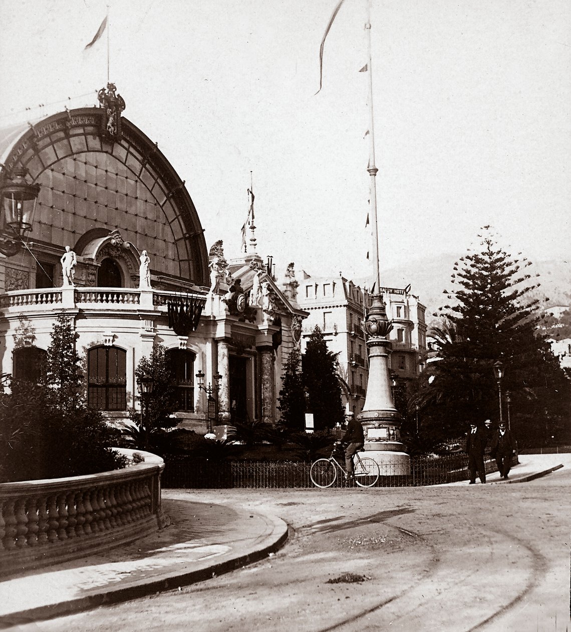 مدخل معرض الفنون الجميلة في مونتيكارلو عام 1898 ، 25/2/1898 (b / w photo) بواسطة مصور إيطالي