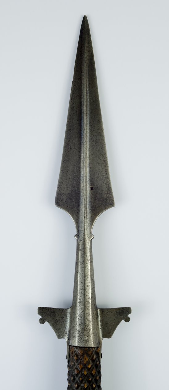 Bear Spear، c.1550 (حديد وخشب) بواسطة المدرسة الايطالية