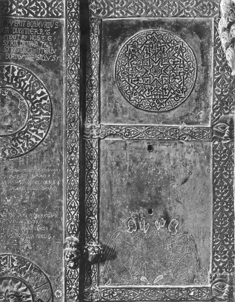 باب برونزي ، ضريح بوهموند الأول من هوتفيل (انظر أيضًا 266975) (تفاصيل) (صورة ب / ث) بواسطة المدرسة الايطالية