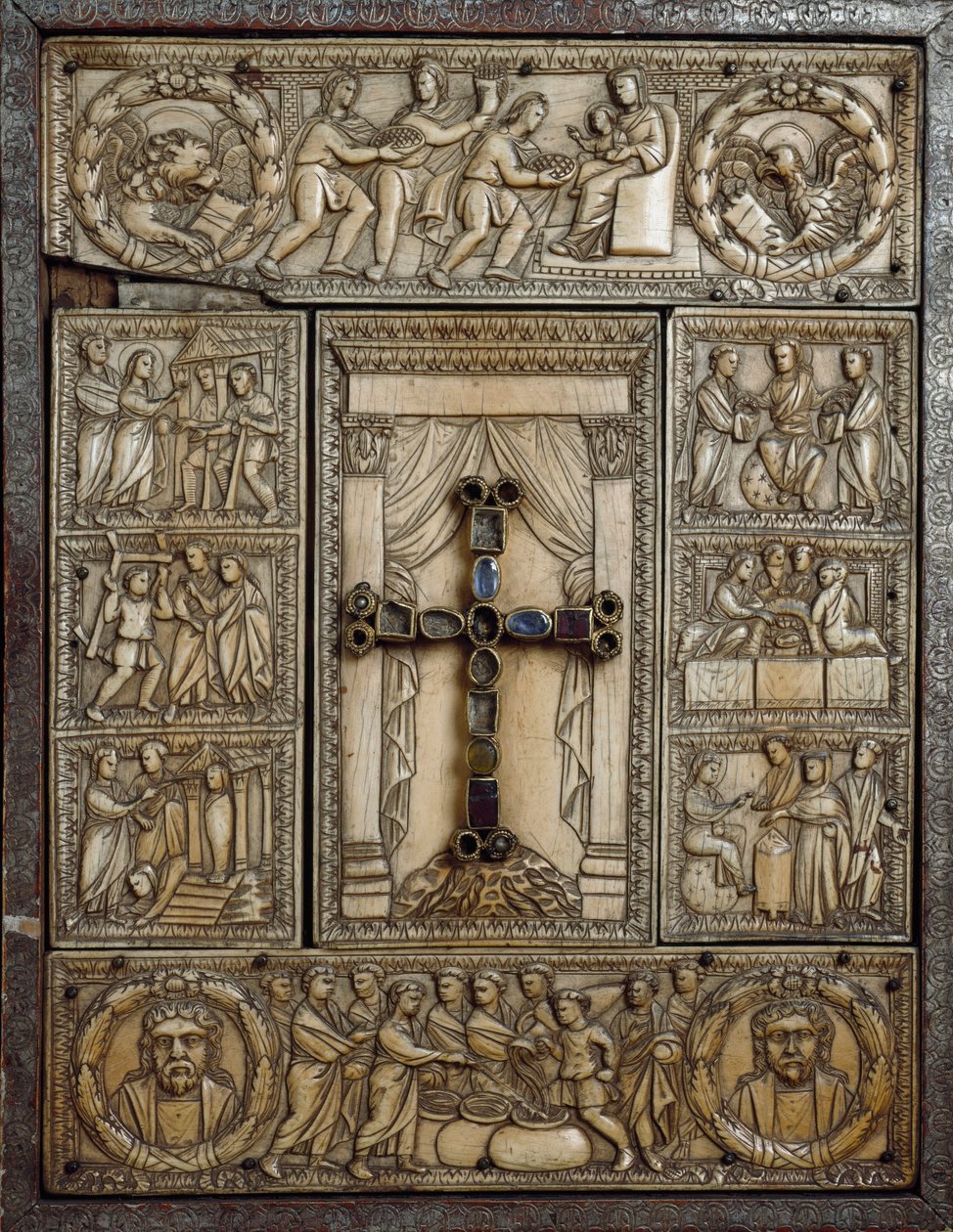 الغلاف الإنجيلي المعروف باسم "Dittico delle cinque parti" (المروع من الأجزاء الخمسة) من العاج يزين حلقات إله الآلهة. القرن الخامس. ميلان ، تيسورو ديل دومو بواسطة المدرسة الايطالية