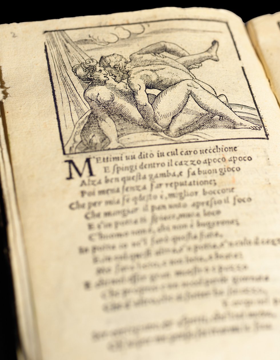صفحة من "Sonetti Lussuriosi" بقلم Pietro Aretino ، مصورة بواسطة Giulio Romano ونقشها Marcantonio Raimondi ، نُشرت البندقية ، حوالي 1527 بواسطة المدرسة الايطالية