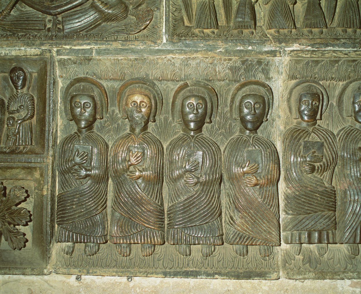 The Apostles, Pre-Romanesque relief (bronze) بواسطة المدرسة الايطالية