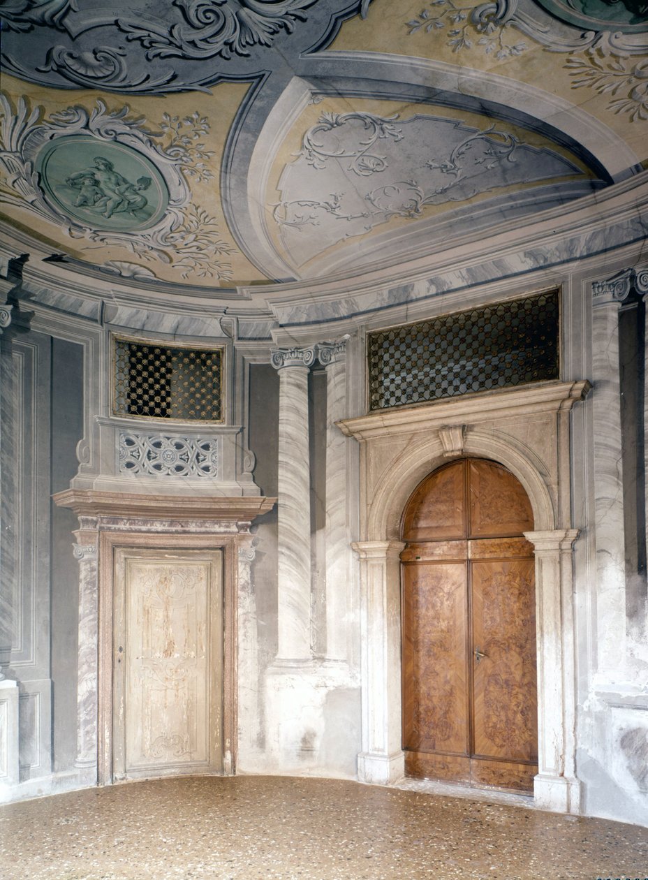 ospedaletto. الغرفة التي لعب فيها فيفالدي (1678 - 1741). مدينة البندقية. غنى الأيتام الفيلهارمونيون خلف البوابات. بواسطة المدرسة الايطالية