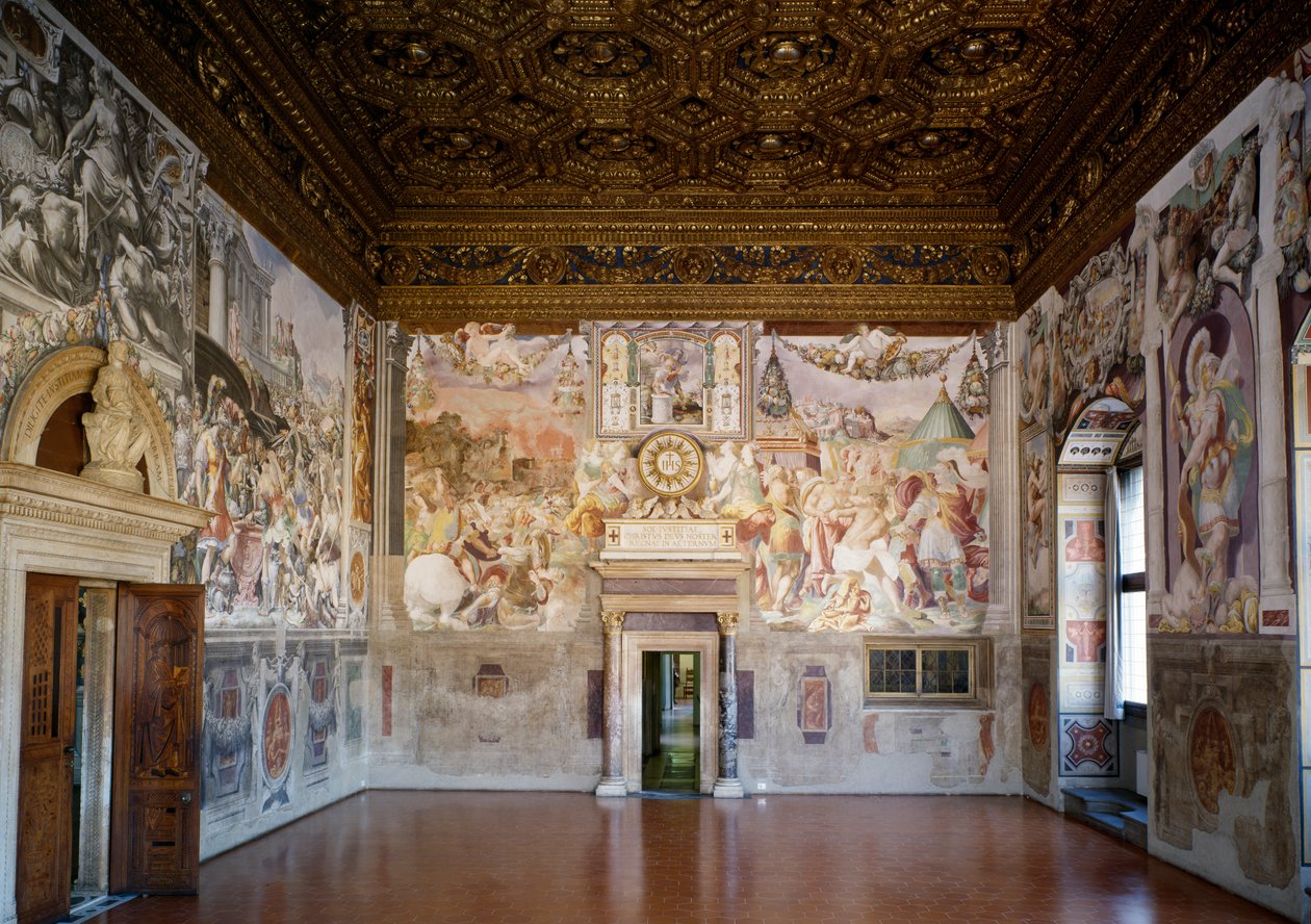 منظر لسالا ديل أودينزا نحو Cappella dei Priori ، صممه Benedetto (1442-97) و Giuliano (1432-90) بواسطة Maiano ، اللوحات الجدارية بواسطة Francesco de Rossi Salviati (c.1520-75) (post restoror بواسطة المدرسة الايطالية