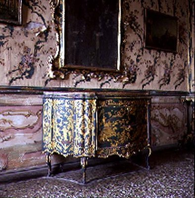خزانة ذات أدراج من Palazzo Calbo Crotta ، البندقية (ورنيش) بواسطة المدرسة الإيطالية المدرسة الإيطالية