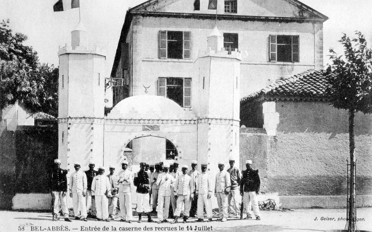ثكنات المجندين ، الفيلق الأجنبي الفرنسي ، سيدي بلعباس ، الجزائر ، 14 يوليو 1906 بواسطة جيزر