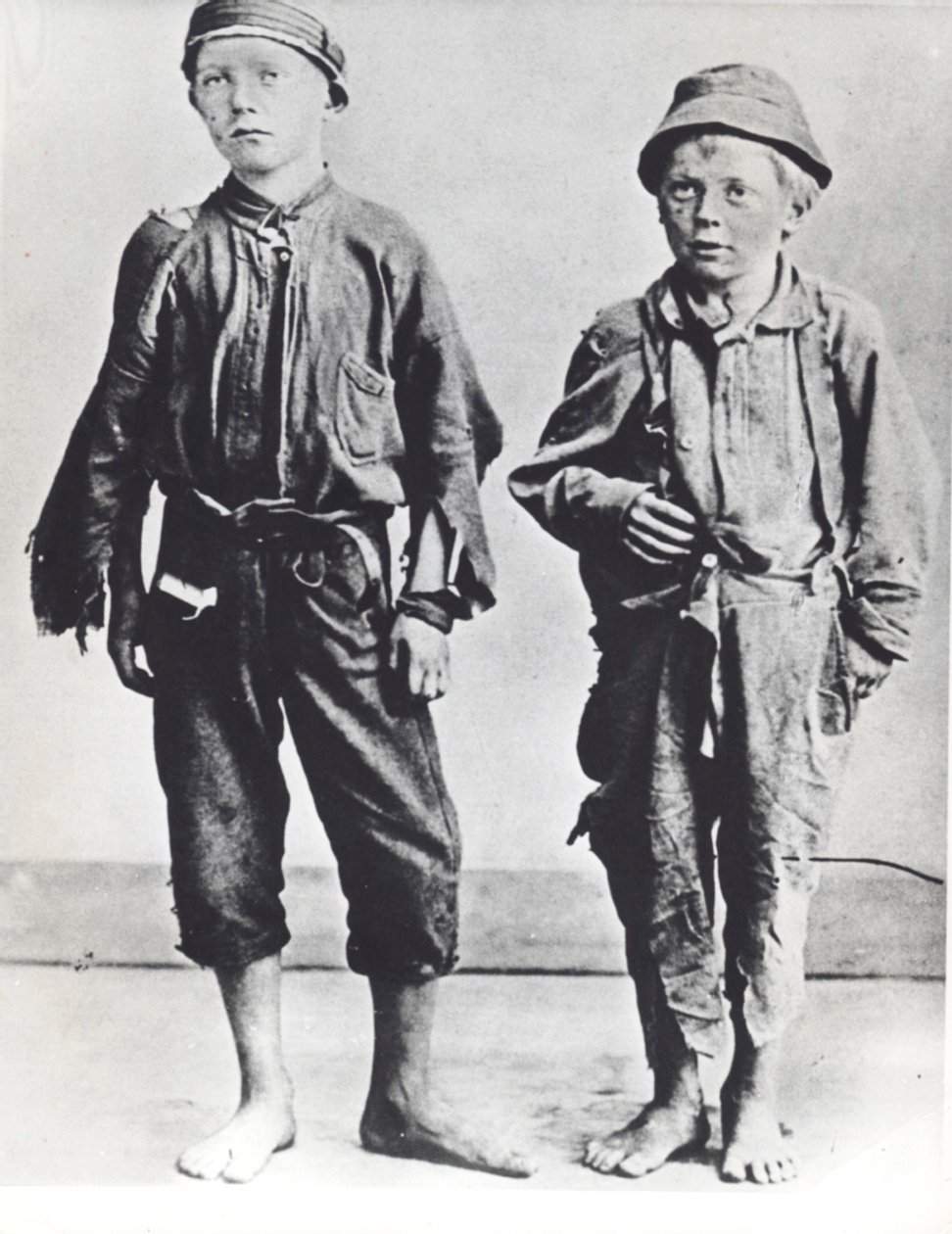 Street Arabs of New York City, c.1900 (b/w photo) بواسطة يعقوب أغسطس ريس
