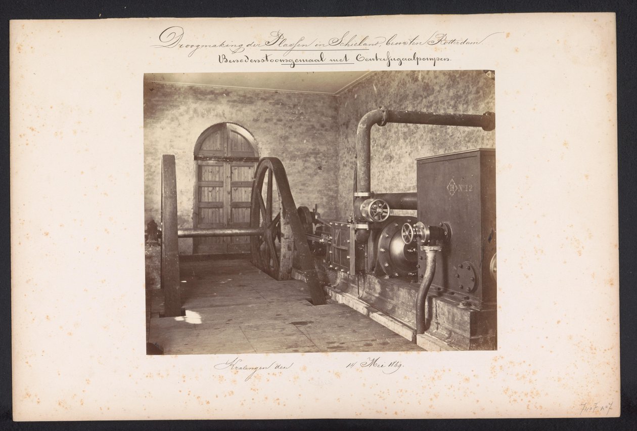 محطة ضخ البخار السفلية مع مضخات الطرد المركزي / كرالينجن في 14 مايو 1869 (العنوان على الجسم) تصريف البلاسن في Schieland شرق روتردام (عنوان السلسلة على الكائن) بواسطة جاكوبوس فان جوركوم جونيور
