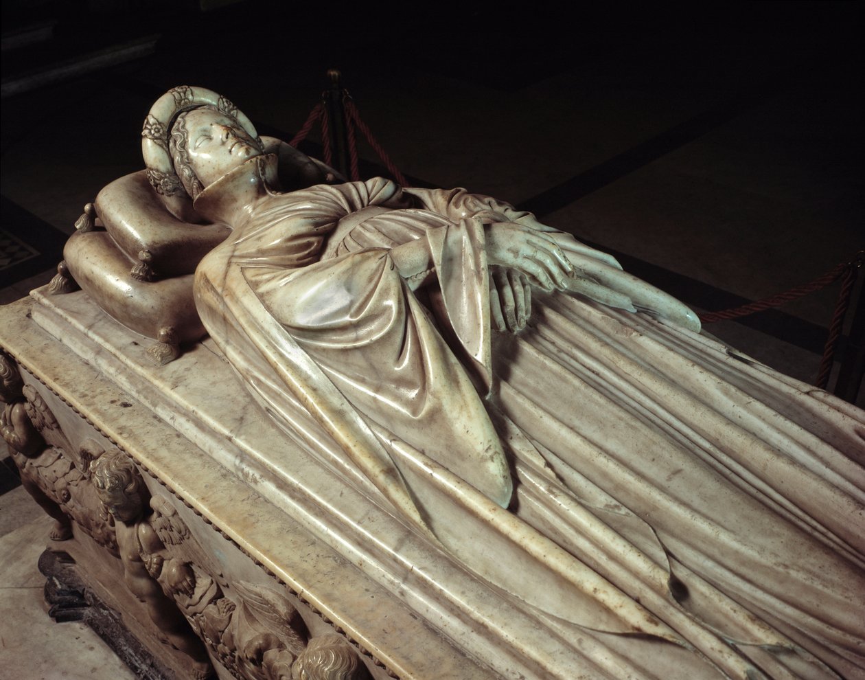 Lying by Ilaria del Carretto (1379-1405), wife of Paolo Guinigi (1376-1432) Italian politician (Funerary monument of Ilaria del Carretto, wife of Paolo Guinigi) Marble sculpture by Jacopo della Quercia (1371/74-1438) 1406-1407 Lucca (Lucca), cathedrale San بواسطة جاكوبو ديلا كويرسيا