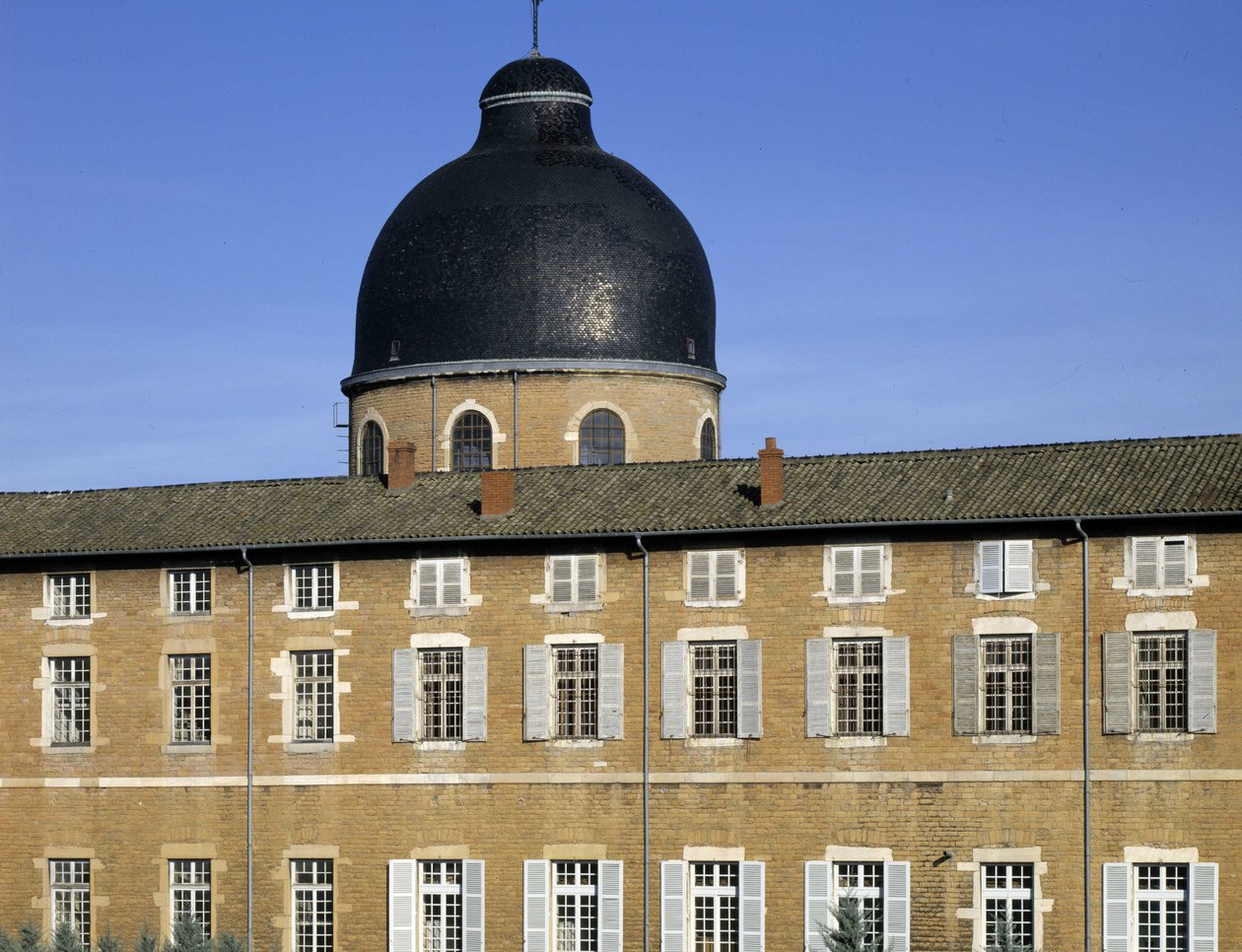 العمارة الباروكية: قبة فندق ديو (القرن الثامن عشر) للمهندس المعماري جاك جيرمان (جاك جيرمان) سوفلوت (1713-1780). ماكون وساون ولوار (Saone-et-Loire) (71). بواسطة جاك جيرمان سوفلوت