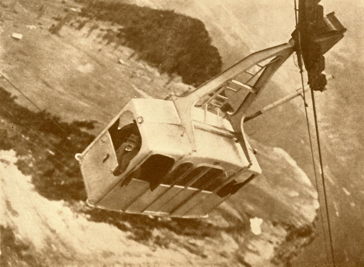 "أرجوحة في الفضاء" عام 1930. بواسطة جوامع
