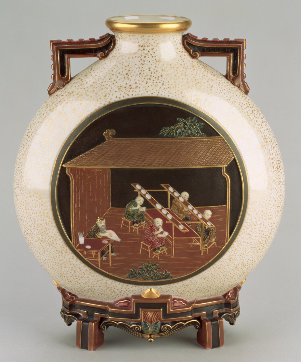 إناء "The Painting of the Ware" ، Worcester Royal Porcelain Company Ltd بواسطة جيمس هادلي