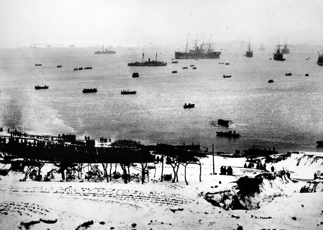 هبوط القوات اليابانية في رونغتشنغ ، 20 يناير 1895 بواسطة مصور ياباني