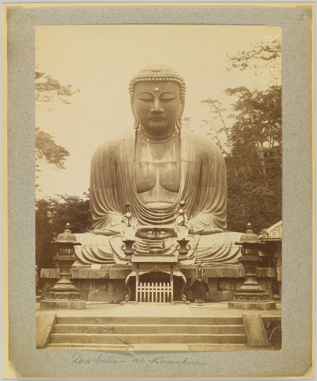 Daibutsu في Kamakura ، اليابان (b / w photo) بواسطة مصور ياباني