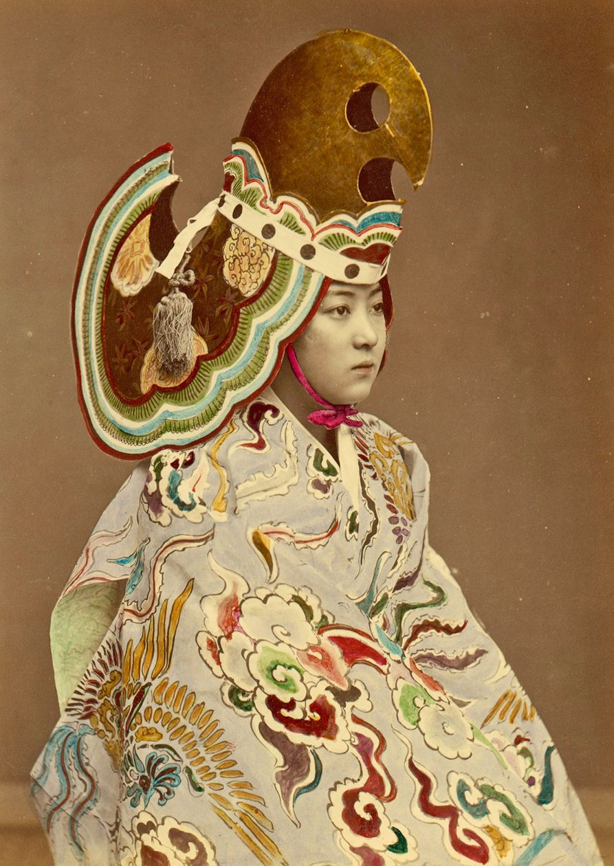 الفتاة اليابانية في الزي التقليدي ، c.1880 (صورة زلال ملونة باليد) بواسطة مصور ياباني