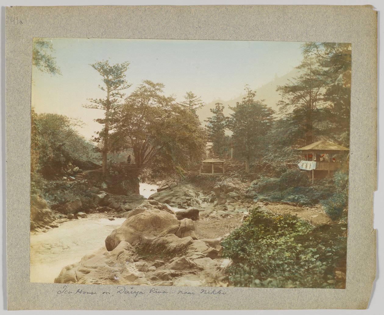 Tea House on the Daiya River, near Nikko, Japan (hand-coloured b/w photo) بواسطة مصور ياباني