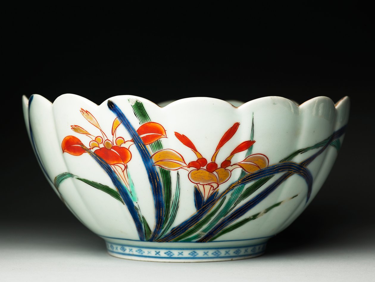 وعاء ذو جوانب مخددة وحافة صدفي ، أدوات ko-Imari ، c.1770-20 (آنية فخارية مزججة ومينا زرقاء) (انظر أيضًا 117721) بواسطة المدرسة اليابانية