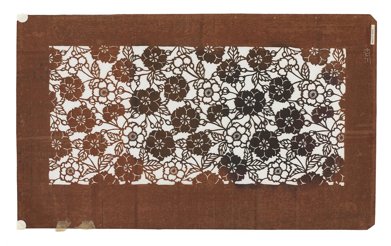 استنسل الورق (كاتاجامي) ، أواخر القرن التاسع عشر (ورق لحاء التوت معالج بعصير البرسيمون) بواسطة المدرسة اليابانية