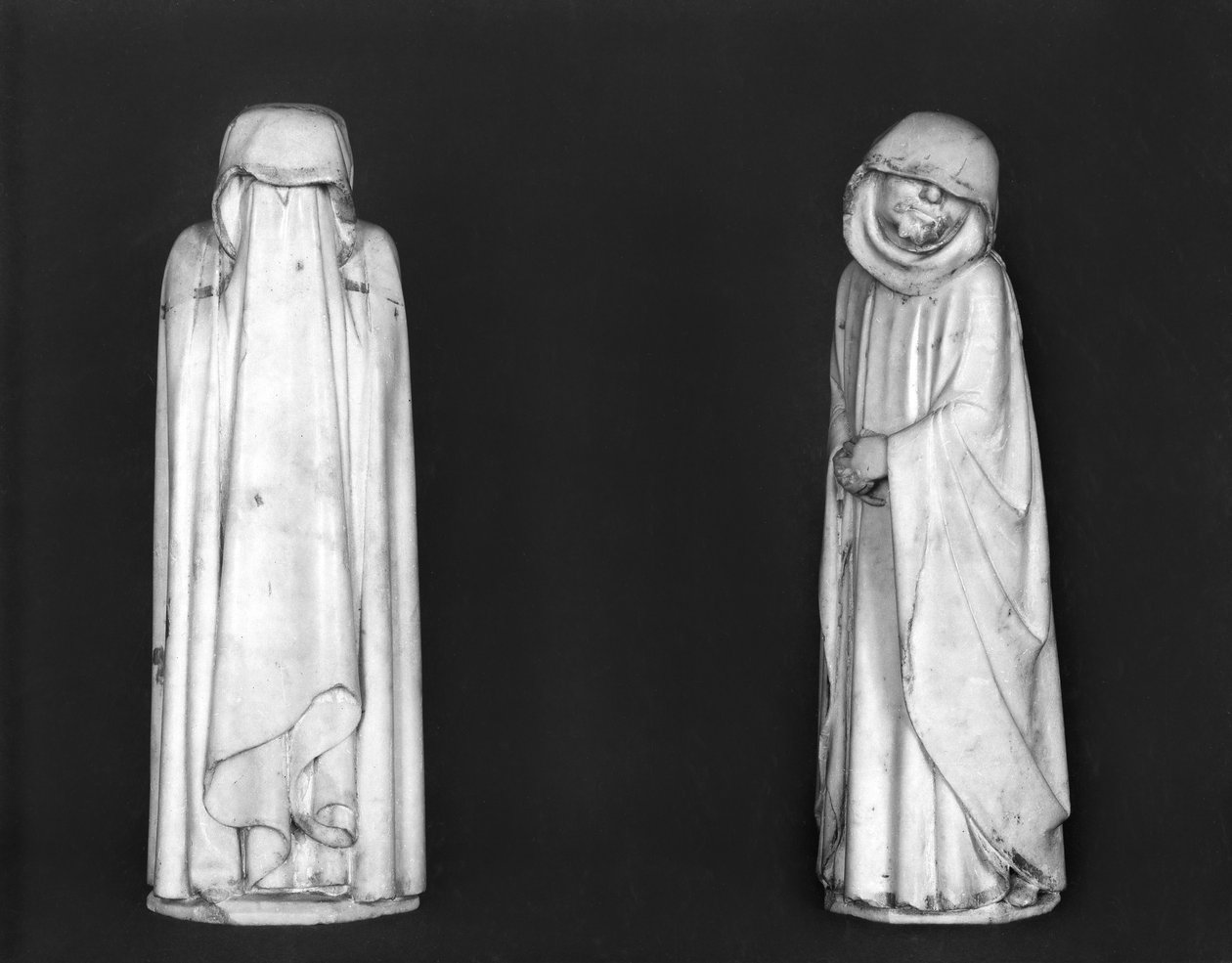 مشيعان ، من مقبرة دوك جان دي بيري (1340-1416) قبل 1438 (رخام) بواسطة جان دي كامبراي