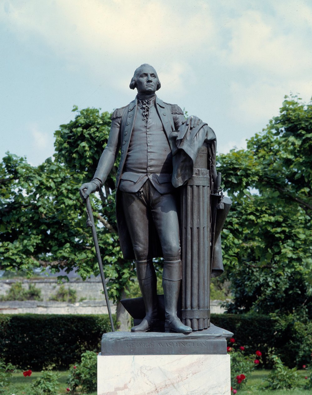 Portrait of George Washington (1732-1799) Sculpture of Jean Antoine Houdon (1741-1828) 18th century Blearancourt, musee franco-american بواسطة جان انطوان هدون