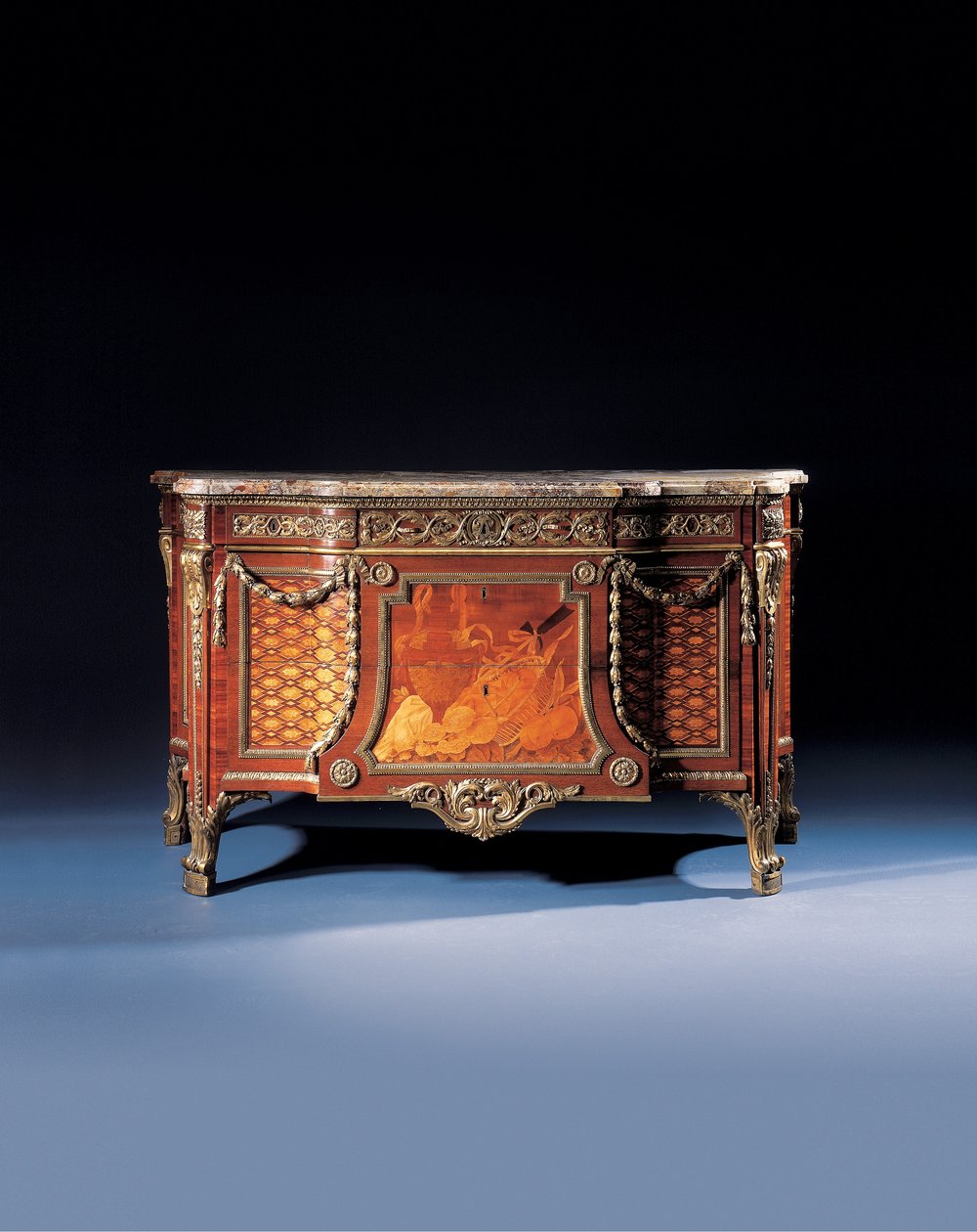 خزانة ذات أدراج Royal Louis XVI بواسطة جان هنري ريسنر