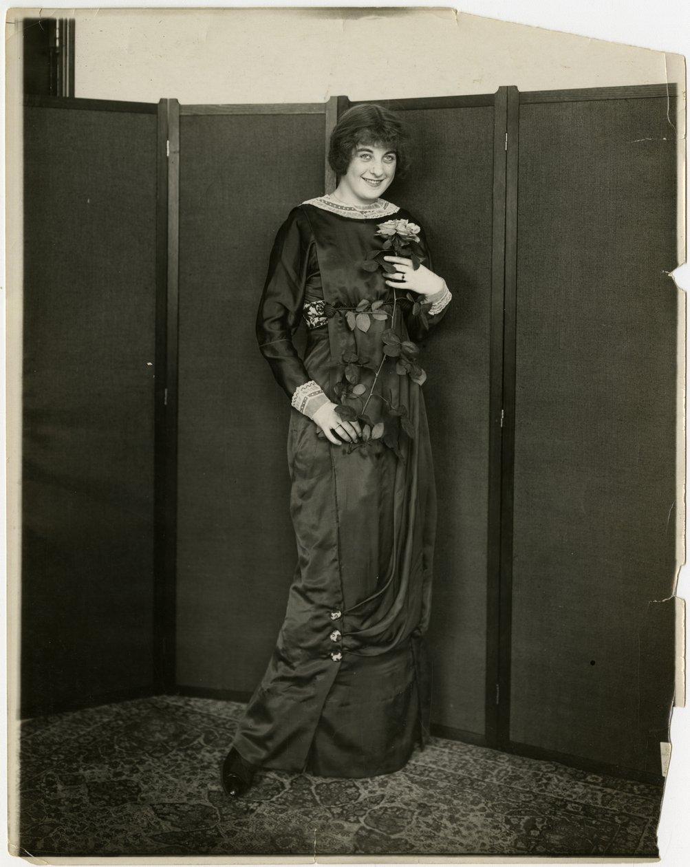 فستان ، رايات ، Gimbels ، c.1905-18 (صورة فضية من الجيلاتين) بواسطة جيسي تاربوكس بيلز