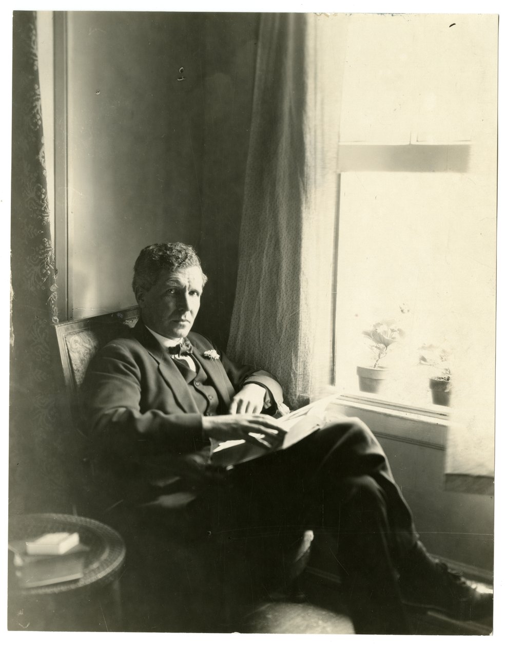 Llewelyn Powys ، c.1905-40 (صورة فضية من الجيلاتين) بواسطة جيسي تاربوكس بيلز