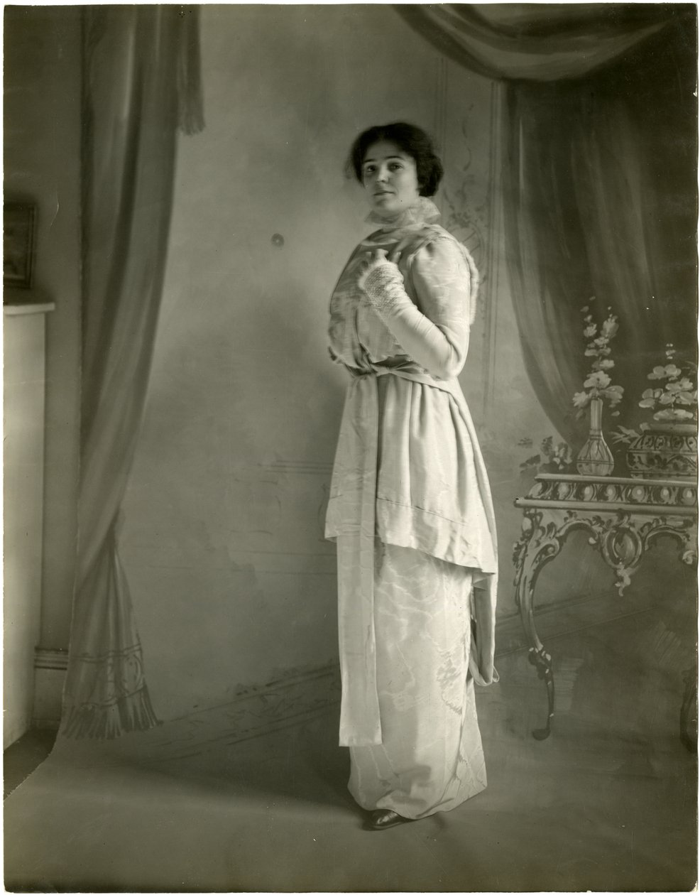 تموج في النسيج الأوركيد ، موريس ، c.1905-18 (صورة فضية من الجيلاتين) بواسطة جيسي تاربوكس بيلز